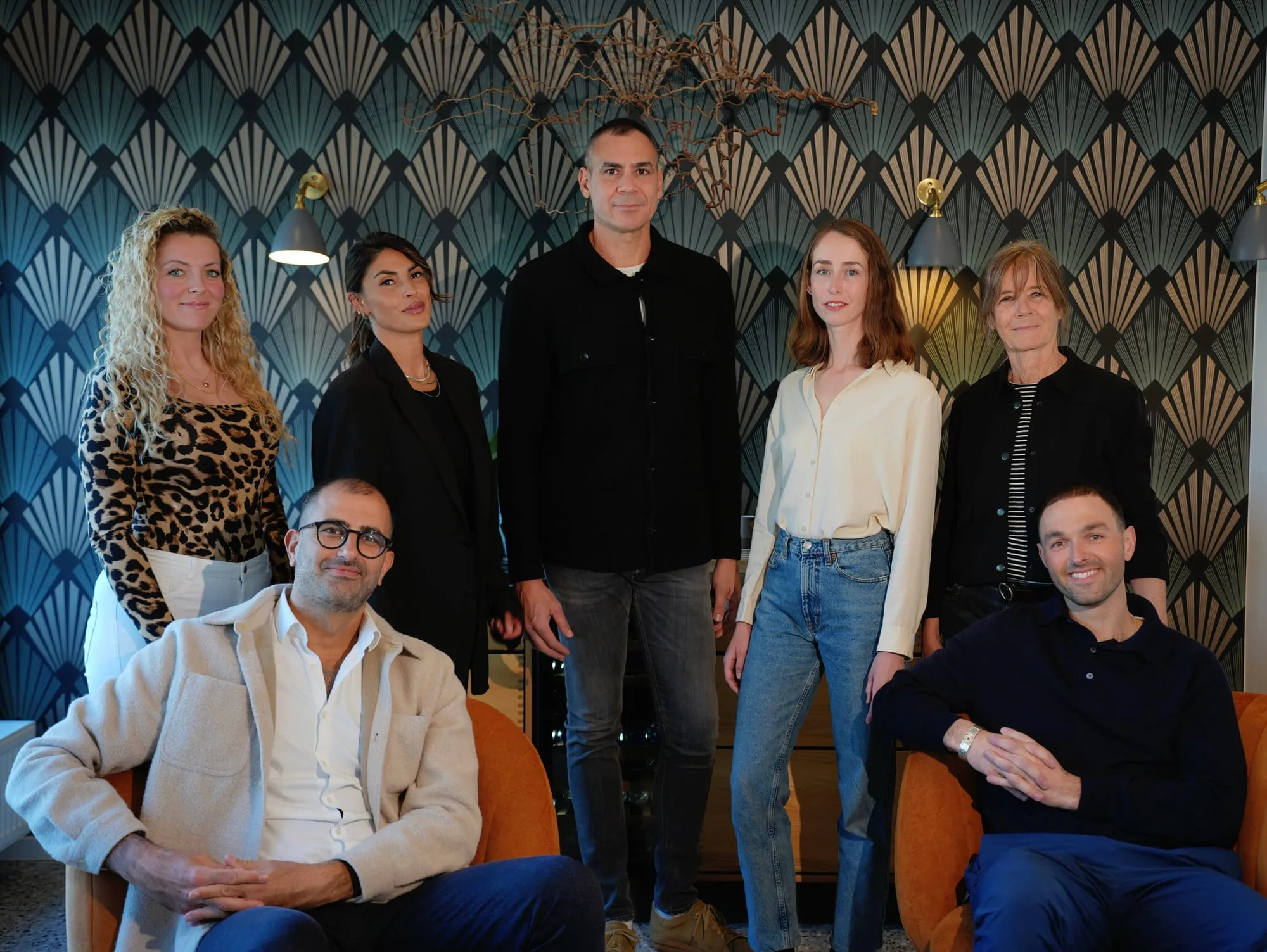 Tandlægernes team samlet i klinikkens venteværelse